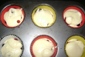 Briose cu fructe de padure