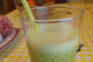 Suc natural din kiwi, portocale si grapefruit rosu