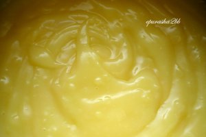 Gogosi umplute cu crema de vanilie cu cocos