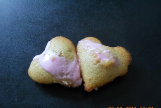 Briose umplute cu budinca de ciocolata