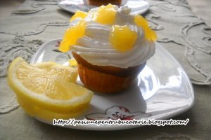 Cupcakes cu lemon curd