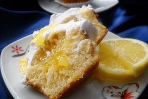 Cupcakes cu lemon curd