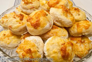 Biscuitii perfecti langa o halba de bere
