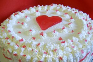 Tort alb-rosu pentru 8Martie