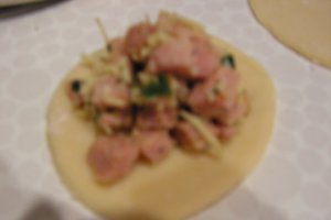 Buccelute cu sunca, cascaval si verdeata