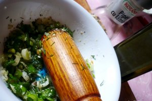Salata de spanac cu ciuperci si dovlecei pane