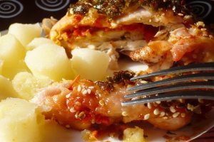 Pulpe de pui umplute cu pasta de ardei