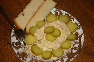 Salata de pui cu maioneza, reteta gustoasa si usoara