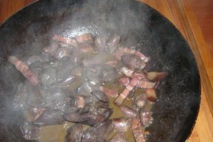 Ficatei si inimi de pui cu sunculita afumata si mamaliguta