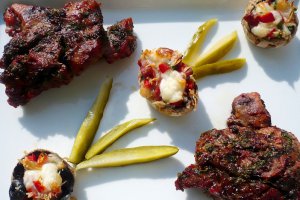 Friptura de porc cu verdeturi si ciuperci umplute
