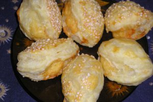 Pateuri cu branza