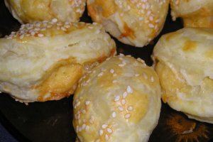 Pateuri cu branza