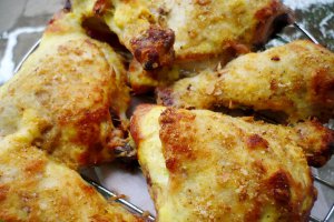 Pulpe de pui gratinate cu maioneza cu iaurt si cascaval