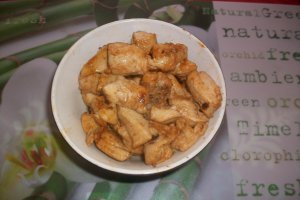 Salata cu piept de pui si crutoane