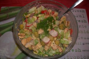 Salata cu piept de pui si crutoane