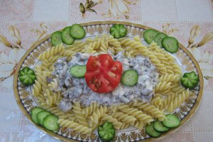 Macaroane cu sos de iaurt si carne de vita-specific tarilor arabe