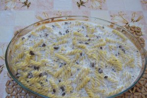 Macaroane cu sos de iaurt si carne de vita-specific tarilor arabe