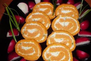 Rulada aperitiv cu crema de branza