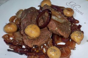 Friptura de porc cu sos de ceapa