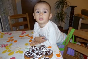 Briose cu dulceata de cirese amare si nutella ( primele mele briose)