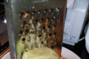Ciorba de varza acra cu  perisoare din carne de pui