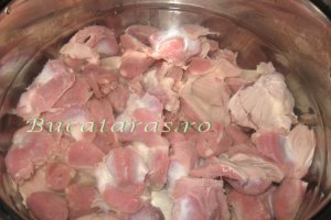 Reteta de ciulama delicioasa cu pipote si inimi de pui, preferata familiei