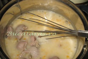 Reteta de ciulama delicioasa cu pipote si inimi de pui, preferata familiei
