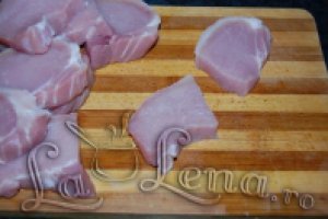 Carne de porc cu cascaval si ceapa, la cuptor