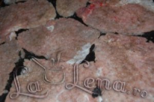 Carne de porc cu cascaval si ceapa, la cuptor