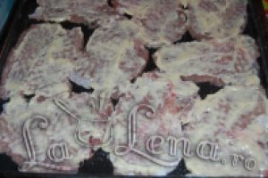 Carne de porc cu cascaval si ceapa, la cuptor