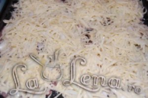 Carne de porc cu cascaval si ceapa, la cuptor