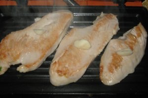 Pui la grill cu legume inabusite si pita crocanta