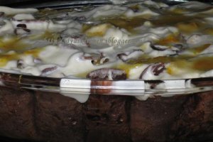 Budinca de clatite (cu sos de ciocolata si banane in sirop de portocale)