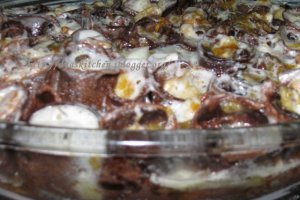 Budinca de clatite (cu sos de ciocolata si banane in sirop de portocale)