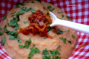 Fasole batuta cu ceapa caramelizata