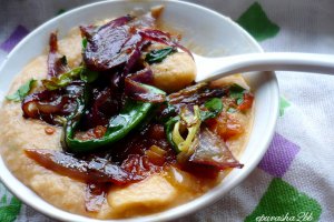 Fasole batuta cu ceapa caramelizata