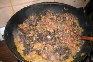 Placinta cu carne si ciuperci