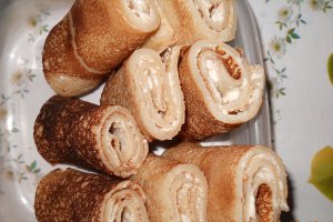 Clatite cu crema de branza