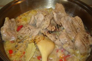 Pulpa de curcan cu smantana si boabe de mustar