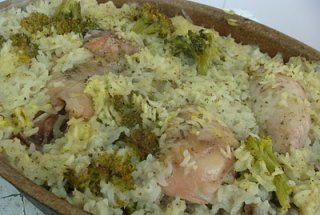 Pulpe de pui cu orez si broccoli la cuptor