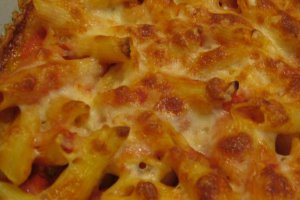 Penne cu sunca si cascaval la cuptor