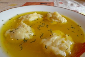 Supa de pui cu galuste de gris