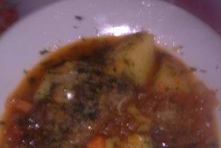 Tocana cu ceapa,cartofi si coaste de porc