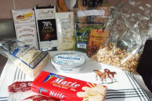 Biscuiti de ciocolata,cu nuci si branza