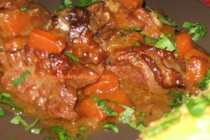 Carne de vita in sos de bere bruna