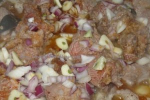Carne de vita in sos de bere bruna