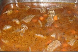 Carne de vita in sos de bere bruna