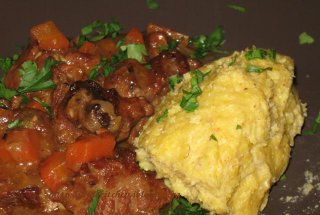 Carne de vita in sos de bere bruna
