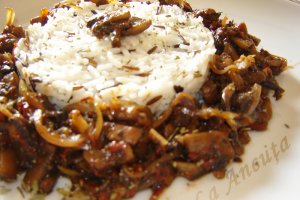 Orez salbatic cu ciuperci