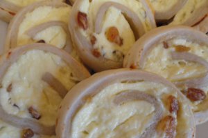 Foietaj umplut cu crema de gris si branza